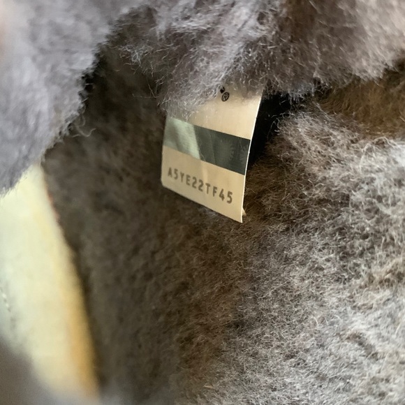 UGG Men’s Harkley Waterproof Black Boots - Picture 7 of 8